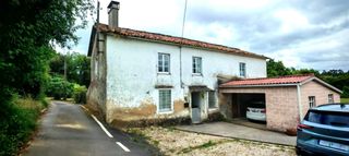 House in Bergondo. Excelente vivienda para rehabilitar integralmente, situada sobre