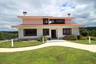 House in Betanzos. Impresionante vivienda unifamiliar en betanzos del año 2005, con