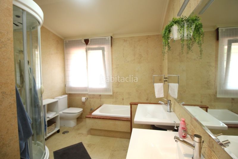 Foto 01c6f8cd-b10f-4cfa-9412-b8b210b7db05. Casa amb calefacció aparcament piscina a Betanzos
