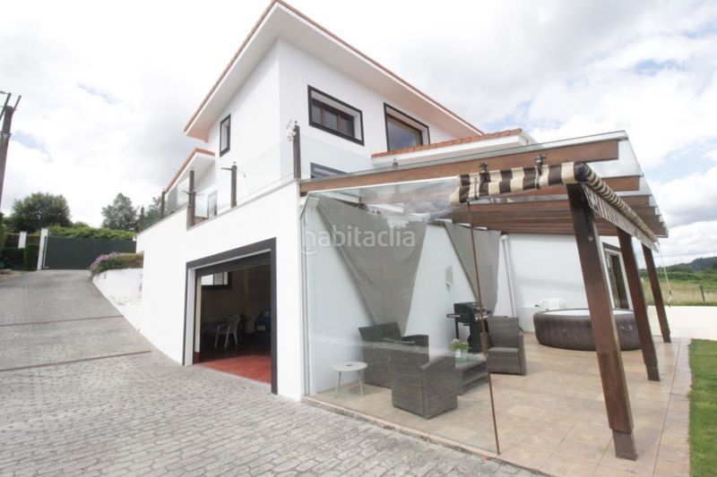 Foto a78a5a6a-1c8c-4b02-9b3e-8e63315fe7cb. Casa amb calefacció aparcament piscina a Betanzos