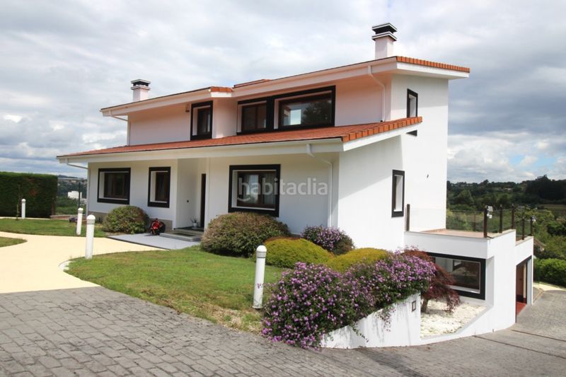 Foto a9157d1b-7eab-4c26-bf59-4af431f95100. Casa amb calefacció aparcament piscina a Betanzos