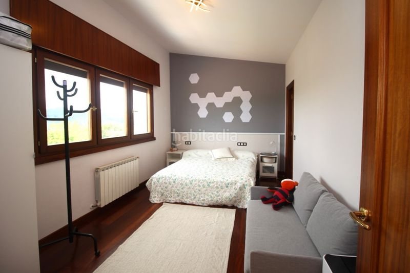Foto c73ce13a-59ac-43b0-af05-60708a140a99. Casa amb calefacció aparcament piscina a Betanzos
