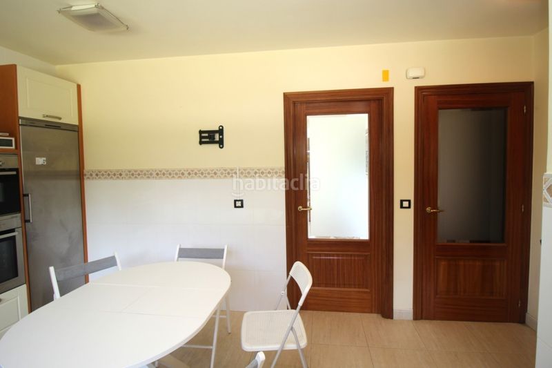 Foto dfce8df9-3f18-4c52-a9ef-967b979de8a5. Casa amb calefacció aparcament piscina a Betanzos