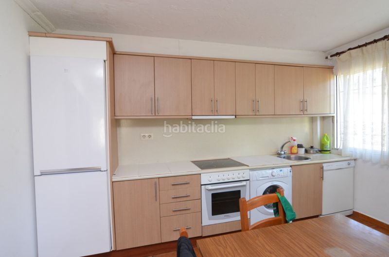 Foto a3e0f5fd-dba6-41bb-938b-59519e7a84cf. Casa amb aparcament a Coirós