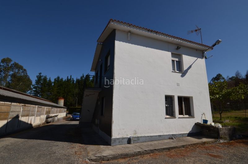 Foto c4ad2838-3634-4cff-ace2-f6561da56db6. Casa amb aparcament a Coirós