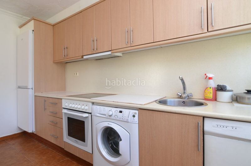 Foto e0b932ed-55e6-4f6f-b57c-70ec436f7f79. Casa amb aparcament a Coirós