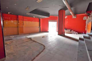 Business premise in Betanzos. Local comercial a reformar, válido para cualquier negocio, con u