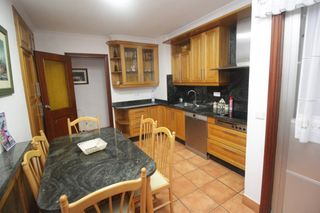 Rent Flat in Betanzos. Amplio piso de cuatro dormitorios, dos cuartos de baños, salón