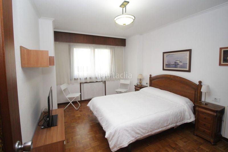 Foto 37cd418c-381b-4666-b654-75d00e07e531. Alquiler piso amplio piso de cuatro dormitorios, dos cuartos de baños, salón comedor, cocina totalmente amueblada y equipada y ascensor. no tie en Betanzos