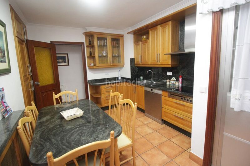 Foto 561dd3b2-99a0-4964-8485-acb533753da6. Alquiler piso amplio piso de cuatro dormitorios, dos cuartos de baños, salón comedor, cocina totalmente amueblada y equipada y ascensor. no tie en Betanzos