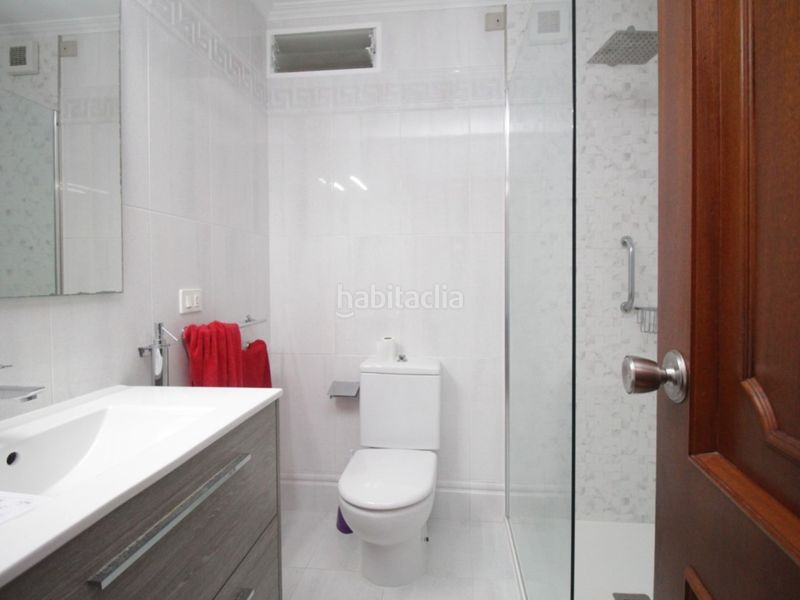 Foto 65ed0c40-3c5a-411e-9102-519955247447. Alquiler piso amplio piso de cuatro dormitorios, dos cuartos de baños, salón comedor, cocina totalmente amueblada y equipada y ascensor. no tie en Betanzos