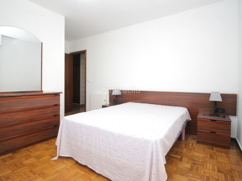 Foto 69e43de4-afaa-45e8-abe7-954aa78d579c. Alquiler piso amplio piso de cuatro dormitorios, dos cuartos de baños, salón comedor, cocina totalmente amueblada y equipada y ascensor. no tie en Betanzos