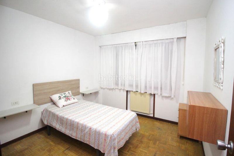 Foto 79e416d2-17f1-4ddb-8f90-8bdc5db1800d. Alquiler piso amplio piso de cuatro dormitorios, dos cuartos de baños, salón comedor, cocina totalmente amueblada y equipada y ascensor. no tie en Betanzos