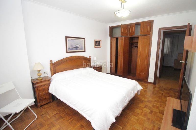 Foto bd9a6336-bc84-4cc9-b28f-fdbb231a81d5. Alquiler piso amplio piso de cuatro dormitorios, dos cuartos de baños, salón comedor, cocina totalmente amueblada y equipada y ascensor. no tie en Betanzos