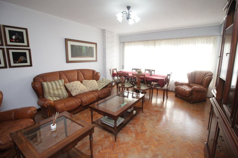 Foto cc31e443-beee-43d6-b07a-f5544053722c. Alquiler piso amplio piso de cuatro dormitorios, dos cuartos de baños, salón comedor, cocina totalmente amueblada y equipada y ascensor. no tie en Betanzos
