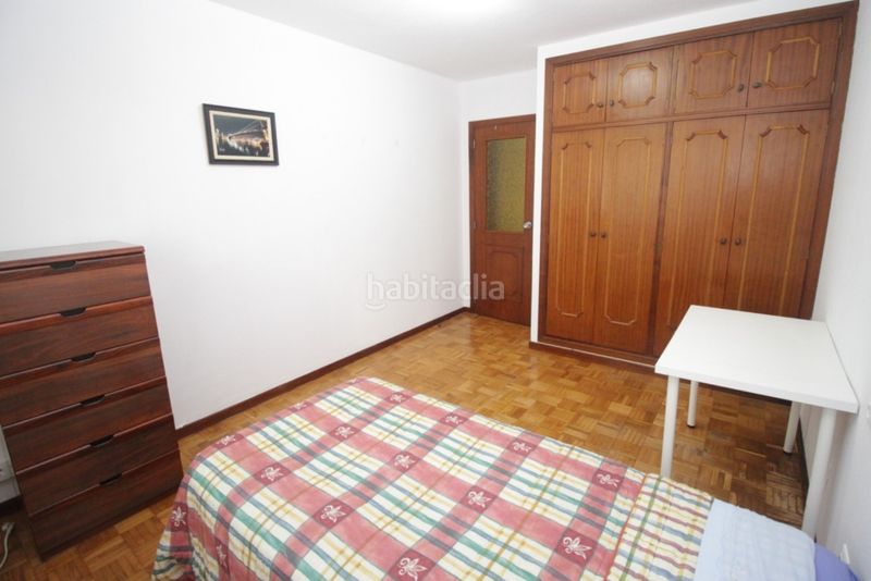 Foto e9ec1c62-e450-4186-bc5b-5743588ef8cb. Alquiler piso amplio piso de cuatro dormitorios, dos cuartos de baños, salón comedor, cocina totalmente amueblada y equipada y ascensor. no tie en Betanzos