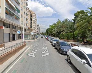 Parking coche en Pont Nou - Corazón de Jesús