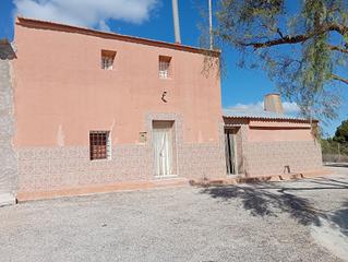 Maison jumele en Monver. Casa campo con terreno en novelda