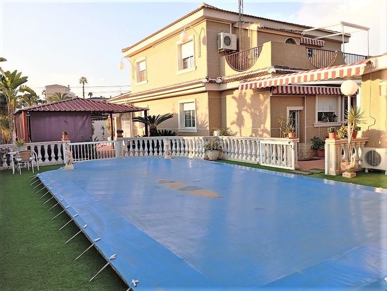 Foto de19e214-1f5c-454d-ba8c-22fc640519e5. Xalet amb xemeneia aparcament piscina a San Fulgencio