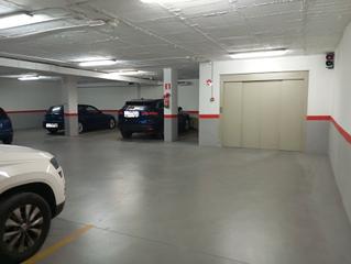 Parking coche en El Raval - Portes Encarnades