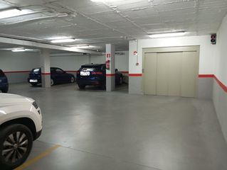Car parking in El Raval - Portes Encarnades