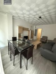 Miete Etagenwohnung in Ensanche - Franciscanos. Grupo la noria alquila piso reformado. 4 dormitorios, 2 baños co