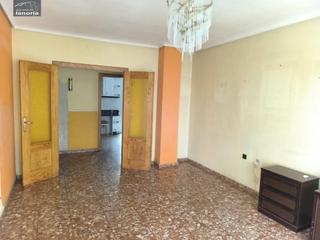 Appartement à Feria. Grupo la noria vende piso de 4 dormitorios, 2 baños, patio y gar