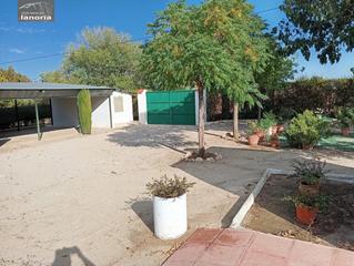Casa  Calle carretera de jaen. Grupo la noria vende parcela de 1.500m2, 4 habitaciones, 1baño y