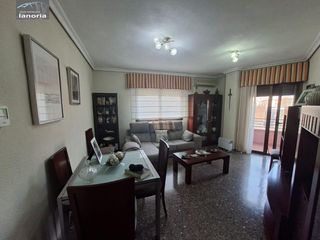 Pis a Hospital. Grupo la noria vende piso reformado. 3 dormitorios, 1 baño, 1 as