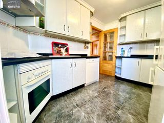 Piso en San Pablo. Grupo la noria vende amplio piso. 3 dormitorios, 2 baños y trast