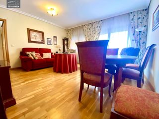 Miete Appartement  Calle antonio machado. Grupo la noria alquila apartamento amueblado, plaza de garaje y