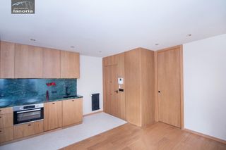 Flat  Calle tesifonte gallego. Grupo la noria vende apartamento reformado de 2 dormitorios y 1