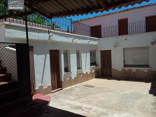 Mas à Balazote. Grupo la noria vende casa de 4 dormitorios, 2 baños y amplio pat