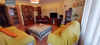 Pis  Paseo circunvalacion. Grupo la noria vende amplio piso de  3 dormitorios y 2 cuartos d