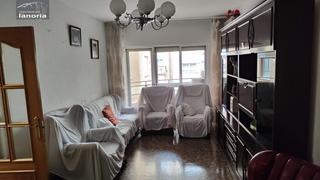 Piso en Centro. Grupo la noria vende amplio piso de 4 dormitorios, 2 baños y gar