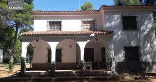 Xalet  Urbanizacion urbanizacin pinares del jcar. Grupo la noria vende chalet de 7 dormitorios y piscina, zona urb