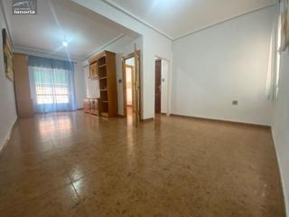 Pis a Industria. Grupo la noria vende piso 1 sin ascensor con terraza y patio. zo