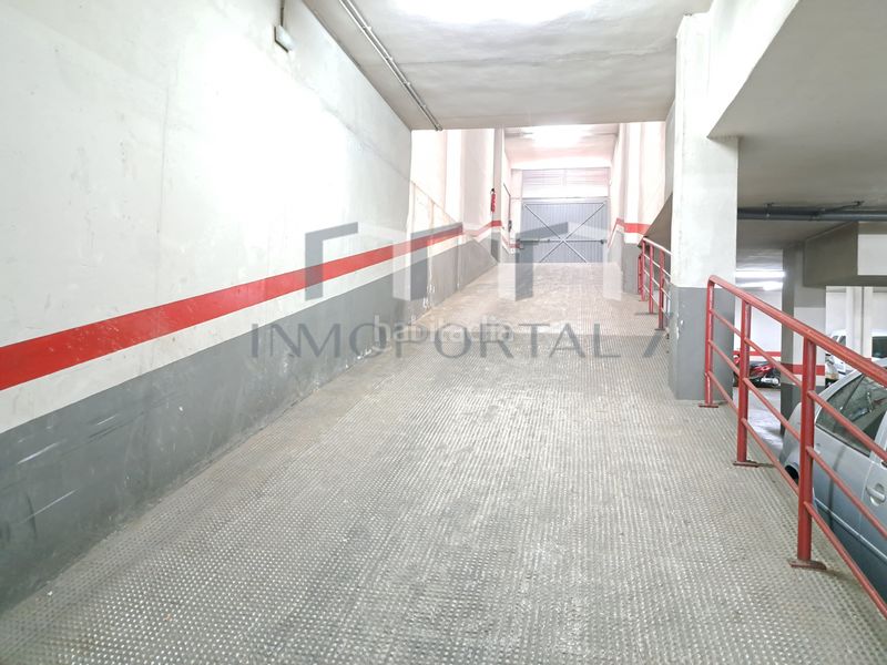 Foto 5cd6fb47-f117-40e4-9cdb-a0ce03fd4cdc. Parking voiture dans El Carmen Manises