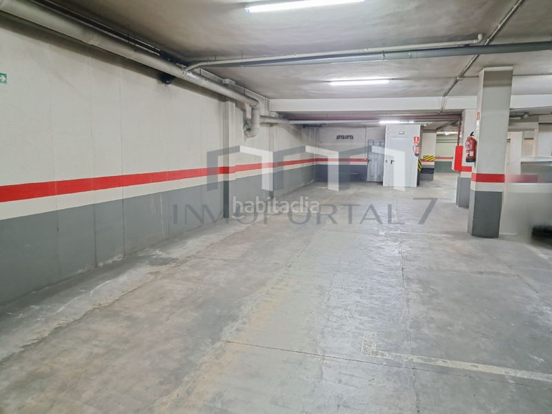 Foto 5d44f125-5688-4e38-a35d-e24d7ca27100. Parking voiture dans El Carmen Manises