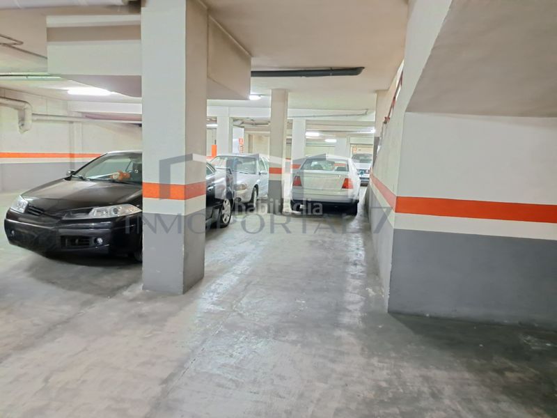 Foto ddad2741-7e09-4289-9003-225cee967853. Parking voiture dans El Carmen Manises