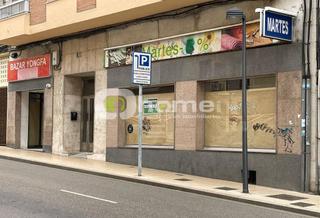 Local commercial à Avenida de portugal 11. Local a pie de calle