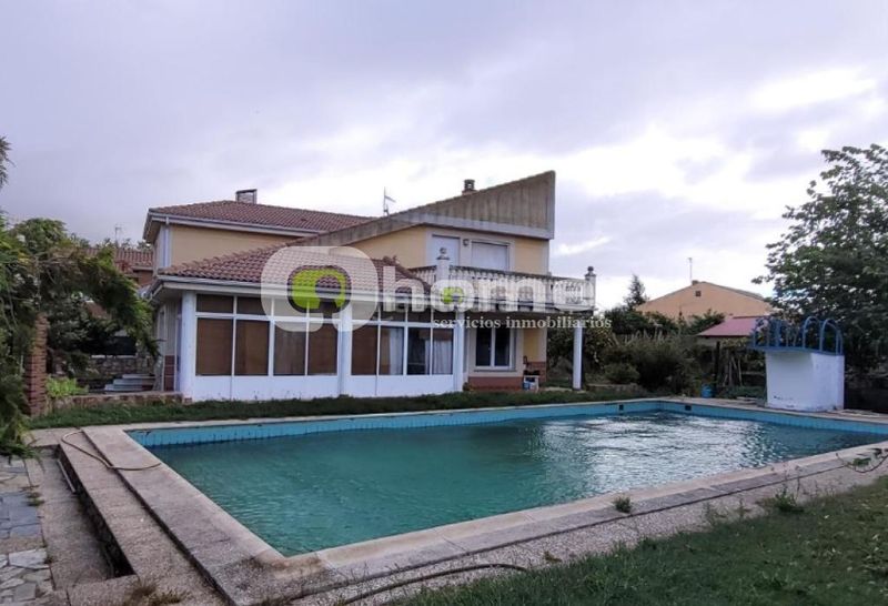 Foto 1b97842c-4945-41c8-9ee6-d6c531094443. Chalet avec cheminée chauffage piscine dans Morales del Vino
