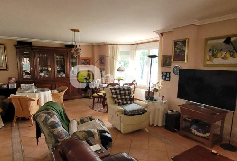 Foto 40742bda-0597-4104-ac8b-53cd976dd2e1. Chalet avec cheminée chauffage piscine dans Morales del Vino