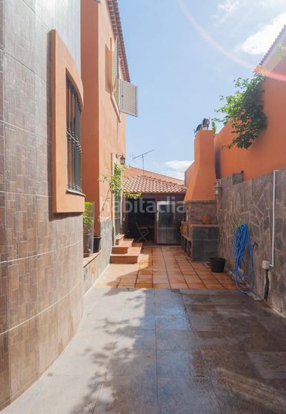 Foto a84ff78c-02ec-4f6c-b578-1f617ff21ec8. Casa aparellada a calle el castillo 24 a Longuera - Toscal Realejos (Los)