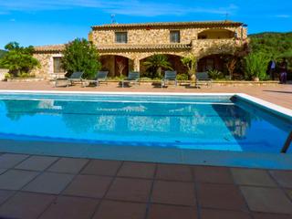 Casa a Poble. Masia en mas artigues