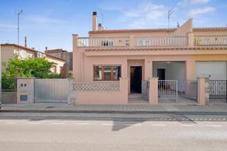 Casa a Vilafant. Casa pareada en vilafant tranquilidad y comodidad cerca de figue