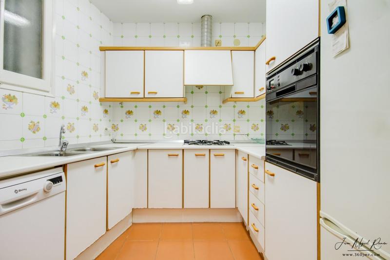 Foto b2094ea0-6200-4617-9b1e-3af416b4d136. Piso todo es posible !!! con jardin en el centro en Figueres