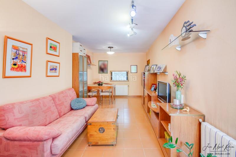 Foto fad6cb5c-2c31-42bd-8fbe-139f43d4a6d8. Piso todo es posible !!! con jardin en el centro en Figueres