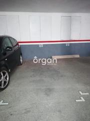 Parking voiture dans El Coll. Torreblanca - parking para coche mediano con pequeo trastero en