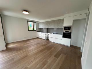 Location Appartement  Parlament. Piso en alquiler de obra nueva